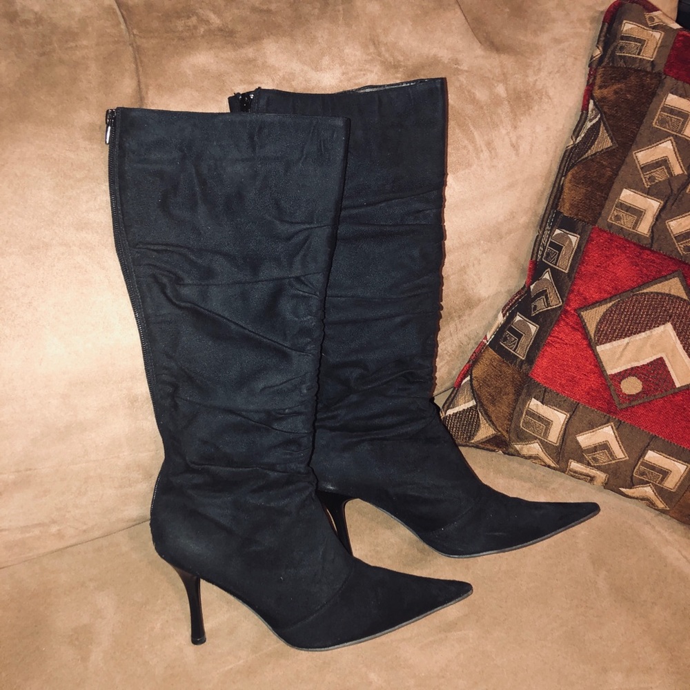 Suede upper, heeled boots